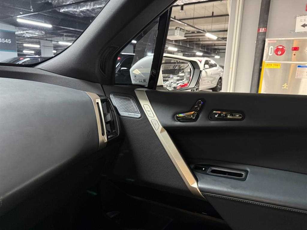BMW iX xDrive 50 스포츠 플러스 이미지 16