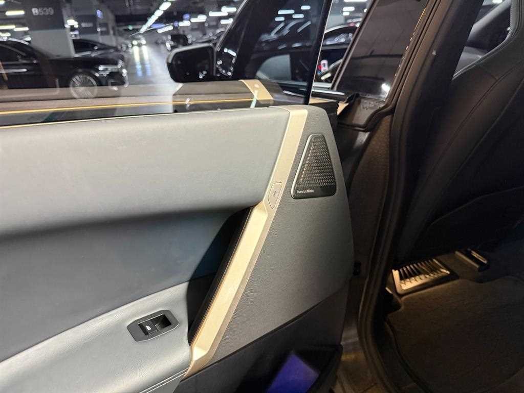 BMW iX xDrive 50 스포츠 플러스 이미지 18