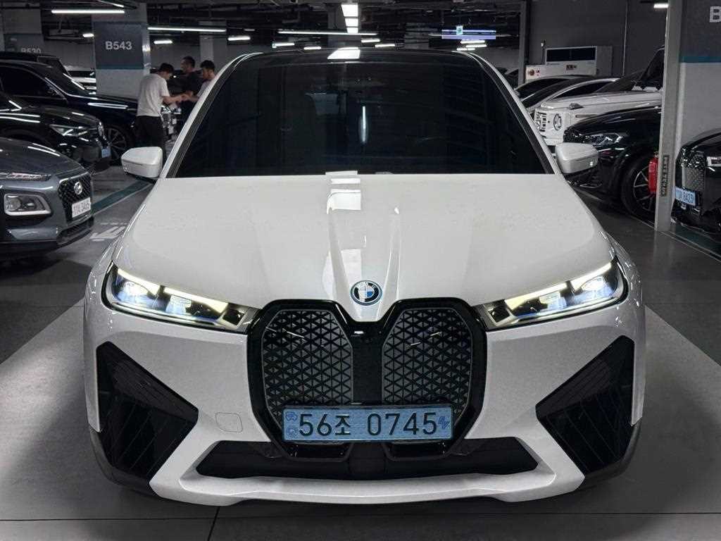BMW iX xDrive 50 스포츠 플러스 이미지 2