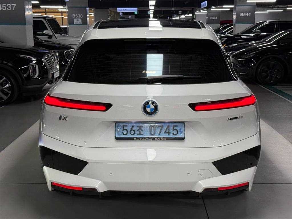 BMW iX xDrive 50 스포츠 플러스 이미지 4