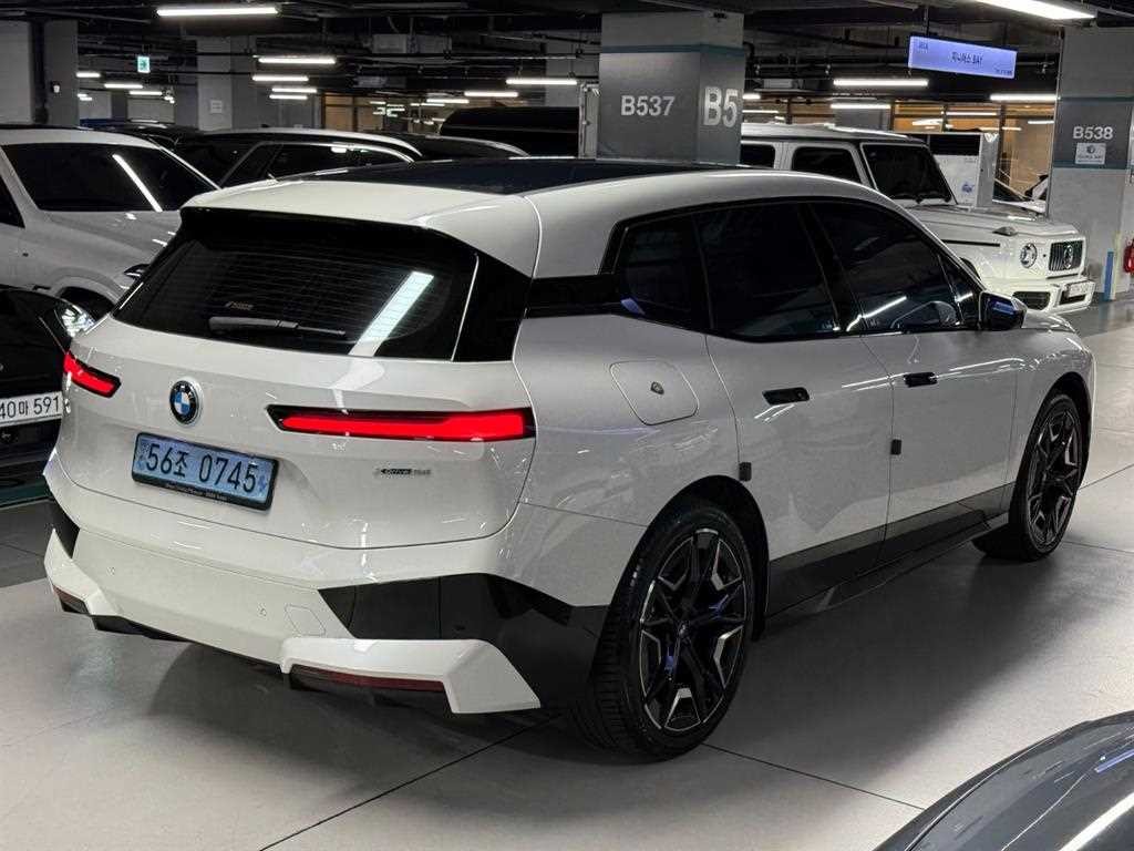 BMW iX xDrive 50 스포츠 플러스 이미지 5