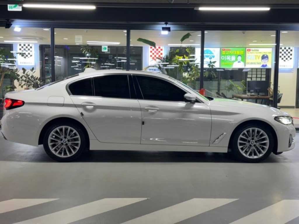 BMW 5시리즈 5시리즈 (G30) 520i 럭셔리 이미지 3