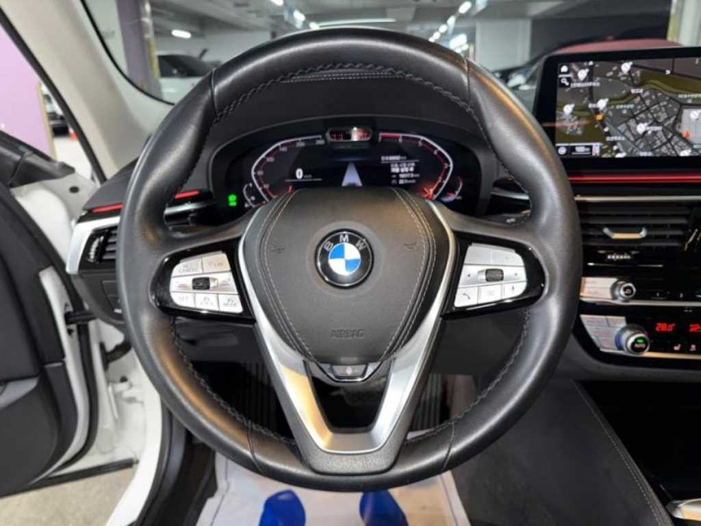 BMW 5시리즈 5시리즈 (G30) 520i 럭셔리 이미지 8