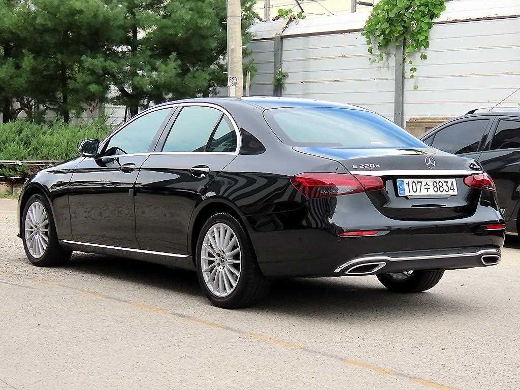 벤츠 E 클래스 E-클래스 W213 E220d 4MATIC 익스클루시브 이미지 3