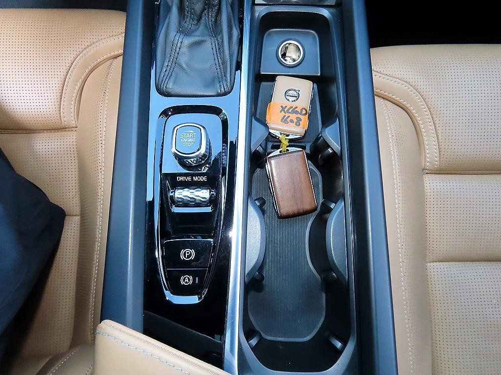볼보 XC60 XC60(2세대) D4 AWD 인스크립션 이미지 12