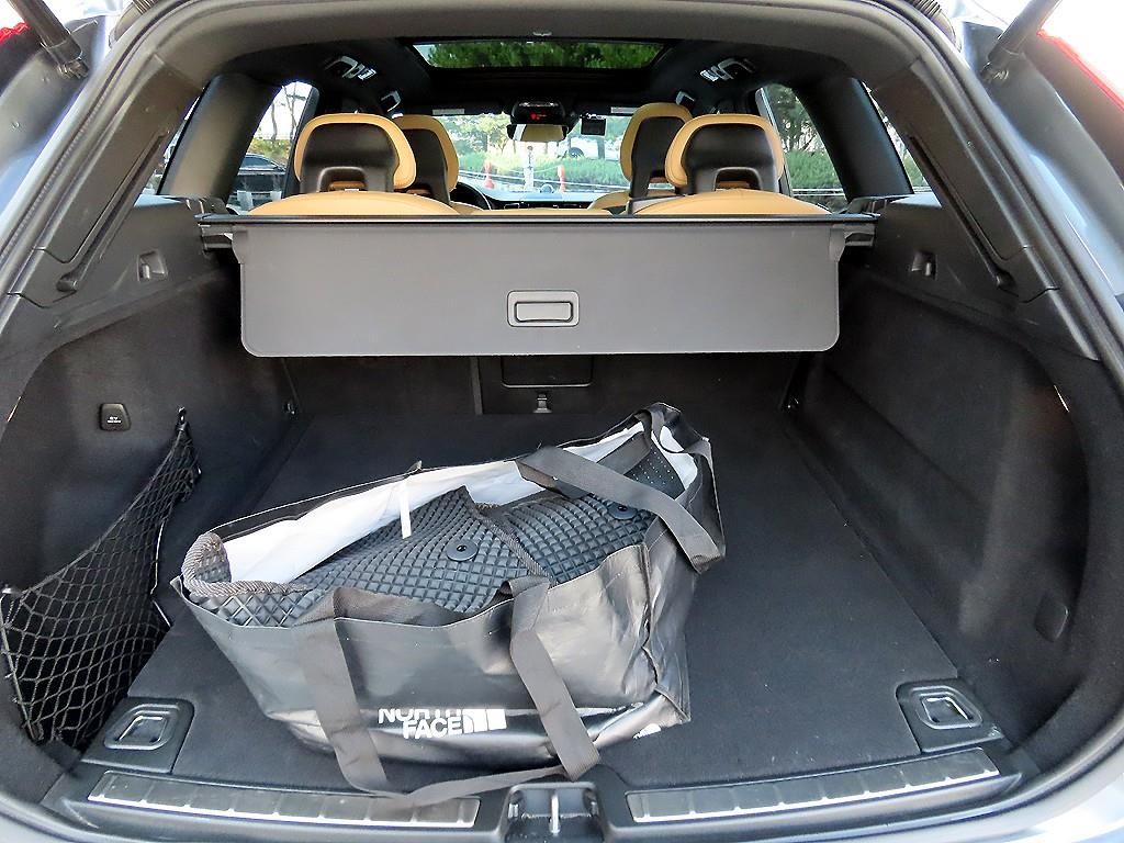 볼보 XC60 XC60(2세대) D4 AWD 인스크립션 이미지 17
