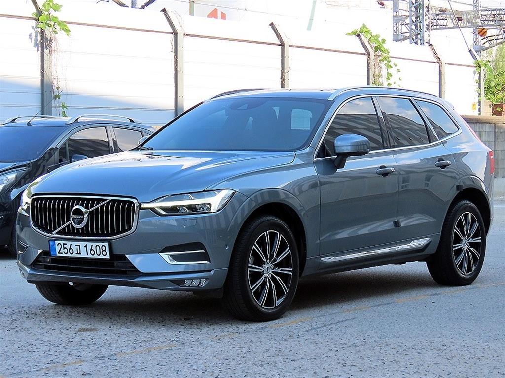 볼보 XC60 XC60(2세대) D4 AWD 인스크립션 이미지 2