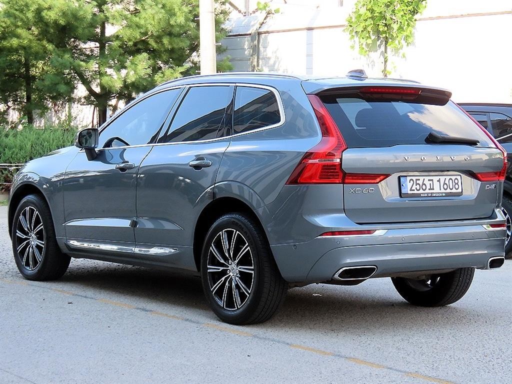볼보 XC60 XC60(2세대) D4 AWD 인스크립션 이미지 3