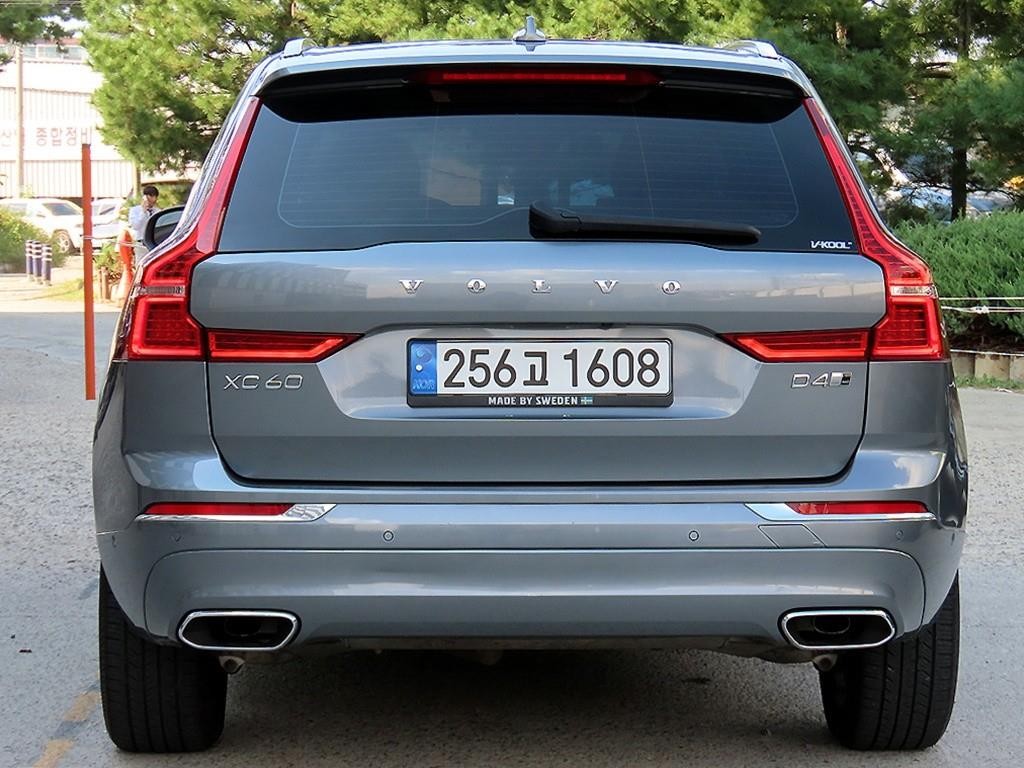 볼보 XC60 XC60(2세대) D4 AWD 인스크립션 이미지 4