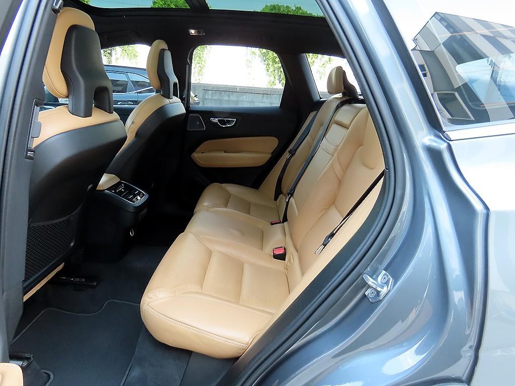 볼보 XC60 XC60(2세대) D4 AWD 인스크립션 이미지 6