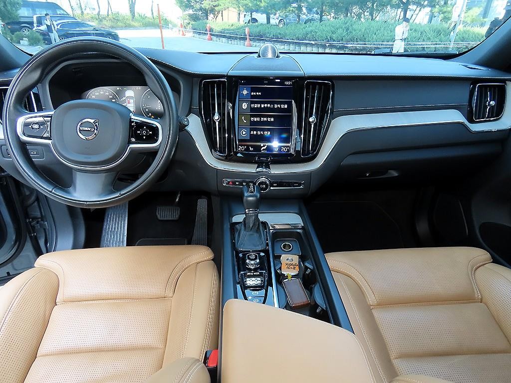 볼보 XC60 XC60(2세대) D4 AWD 인스크립션 이미지 7
