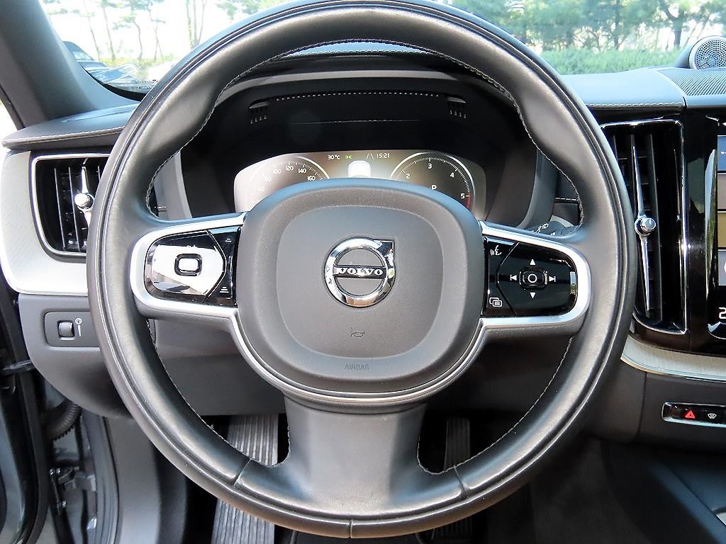 볼보 XC60 XC60(2세대) D4 AWD 인스크립션 이미지 8