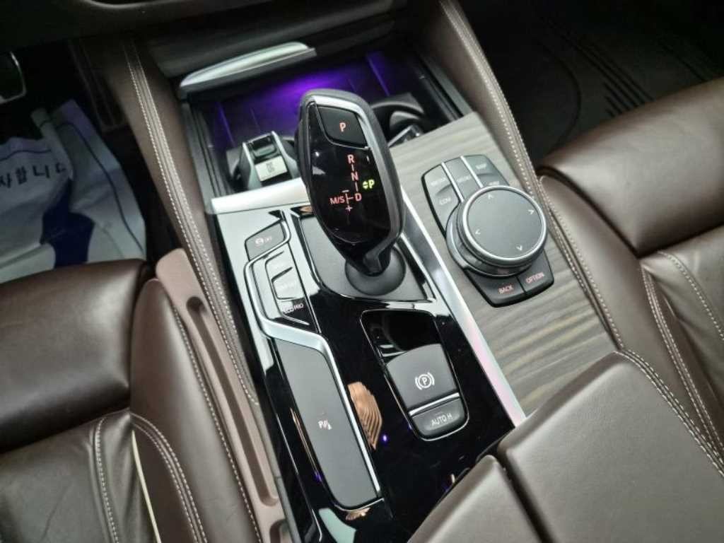 BMW 5시리즈 5시리즈 (G30) 520i M 스포츠 이미지 11