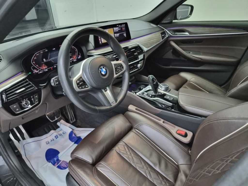 BMW 5시리즈 5시리즈 (G30) 520i M 스포츠 이미지 12