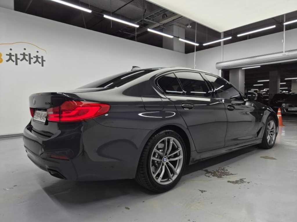BMW 5시리즈 5시리즈 (G30) 520i M 스포츠 이미지 2
