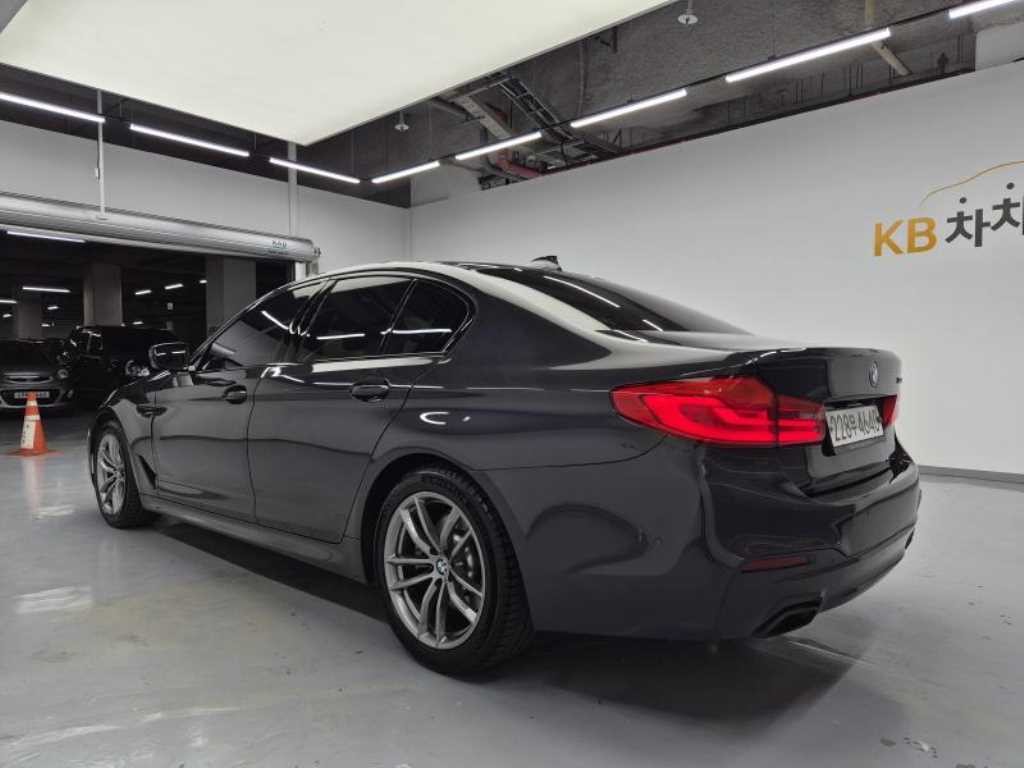 BMW 5시리즈 5시리즈 (G30) 520i M 스포츠 이미지 4