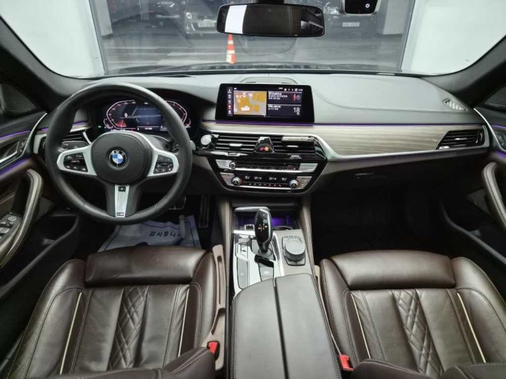 BMW 5시리즈 5시리즈 (G30) 520i M 스포츠 이미지 8