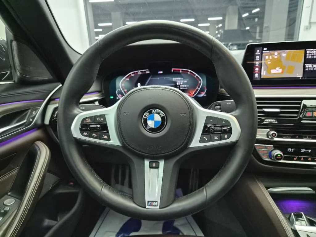BMW 5시리즈 5시리즈 (G30) 520i M 스포츠 이미지 9