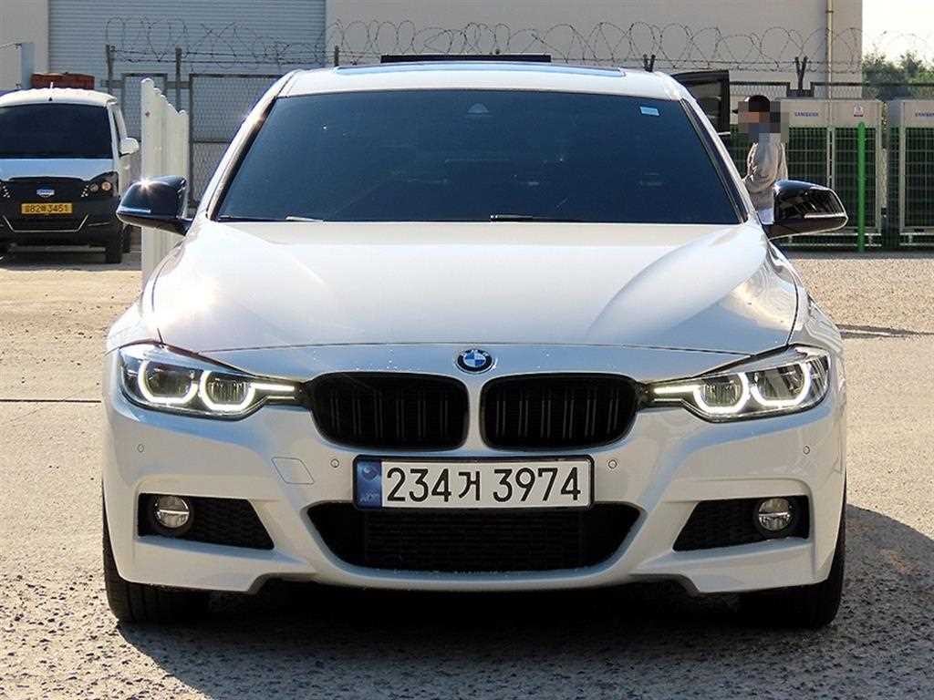 BMW 3시리즈 3시리즈 (F30) 320d M 스포츠 이미지 1
