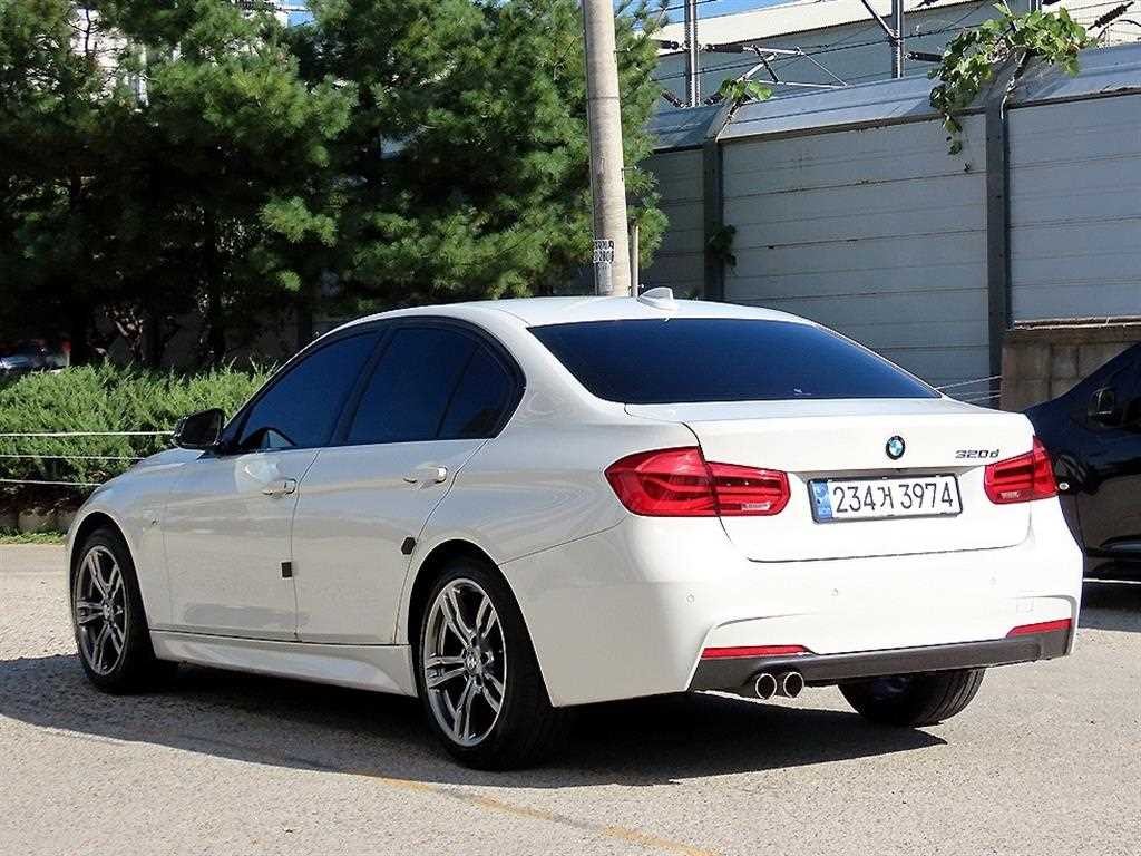 BMW 3시리즈 3시리즈 (F30) 320d M 스포츠 이미지 3