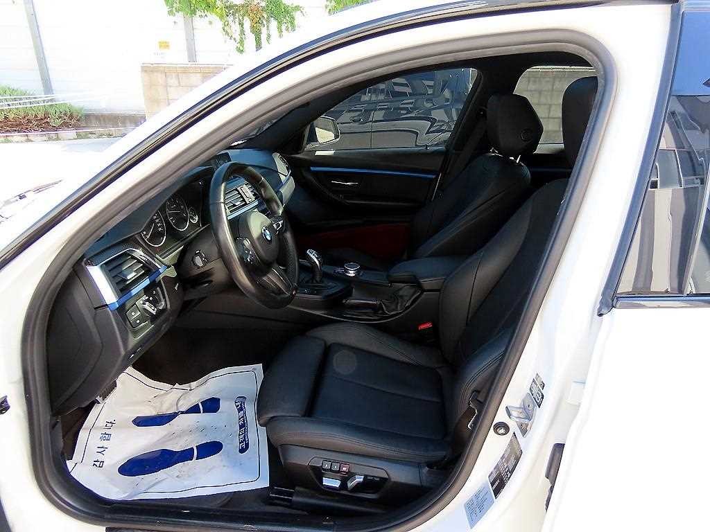 BMW 3시리즈 3시리즈 (F30) 320d M 스포츠 이미지 5