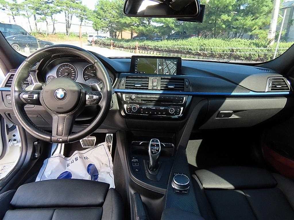 BMW 3시리즈 3시리즈 (F30) 320d M 스포츠 이미지 7