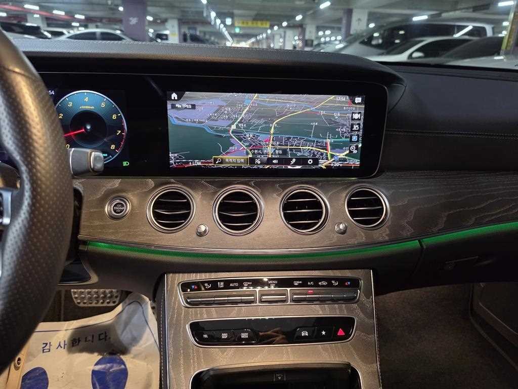 벤츠 E 클래스 E-클래스 W213 E350 4MATIC AMG LINE 이미지 10
