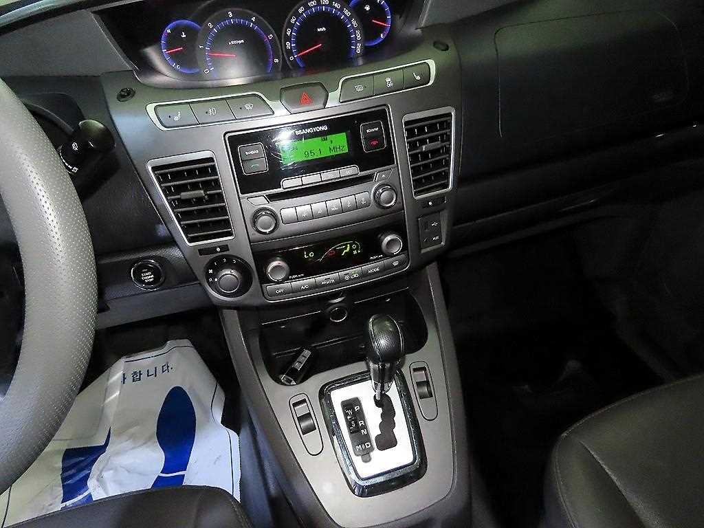 KG모빌리티(쌍용) 코란도 코란도투리스모 4WD GT 9인승 이미지 11