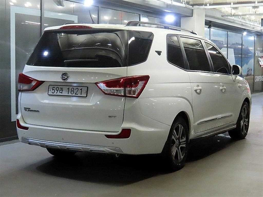 KG모빌리티(쌍용) 코란도 코란도투리스모 4WD GT 9인승 이미지 4