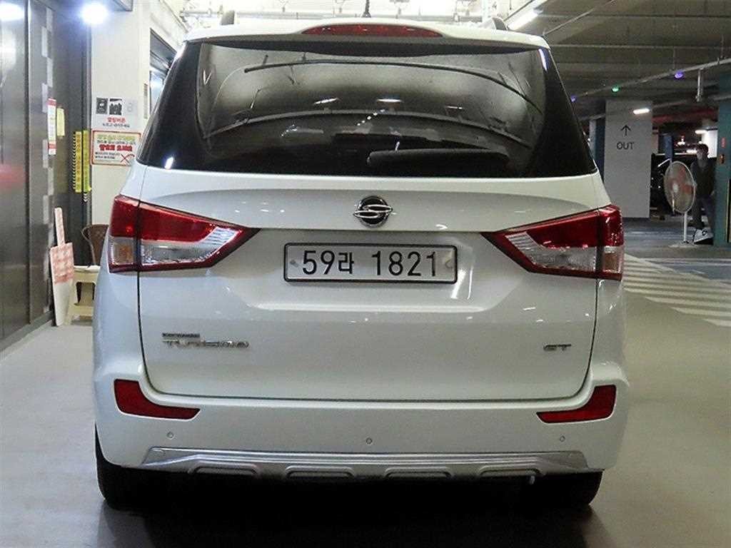 KG모빌리티(쌍용) 코란도 코란도투리스모 4WD GT 9인승 이미지 5