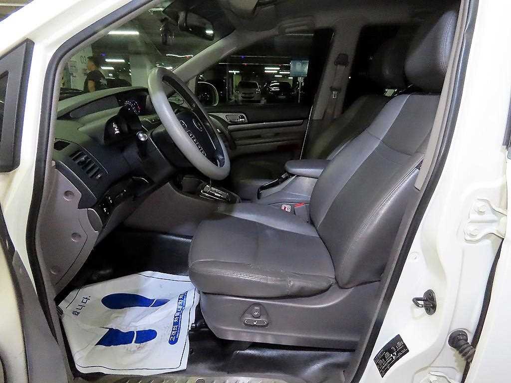 KG모빌리티(쌍용) 코란도 코란도투리스모 4WD GT 9인승 이미지 6