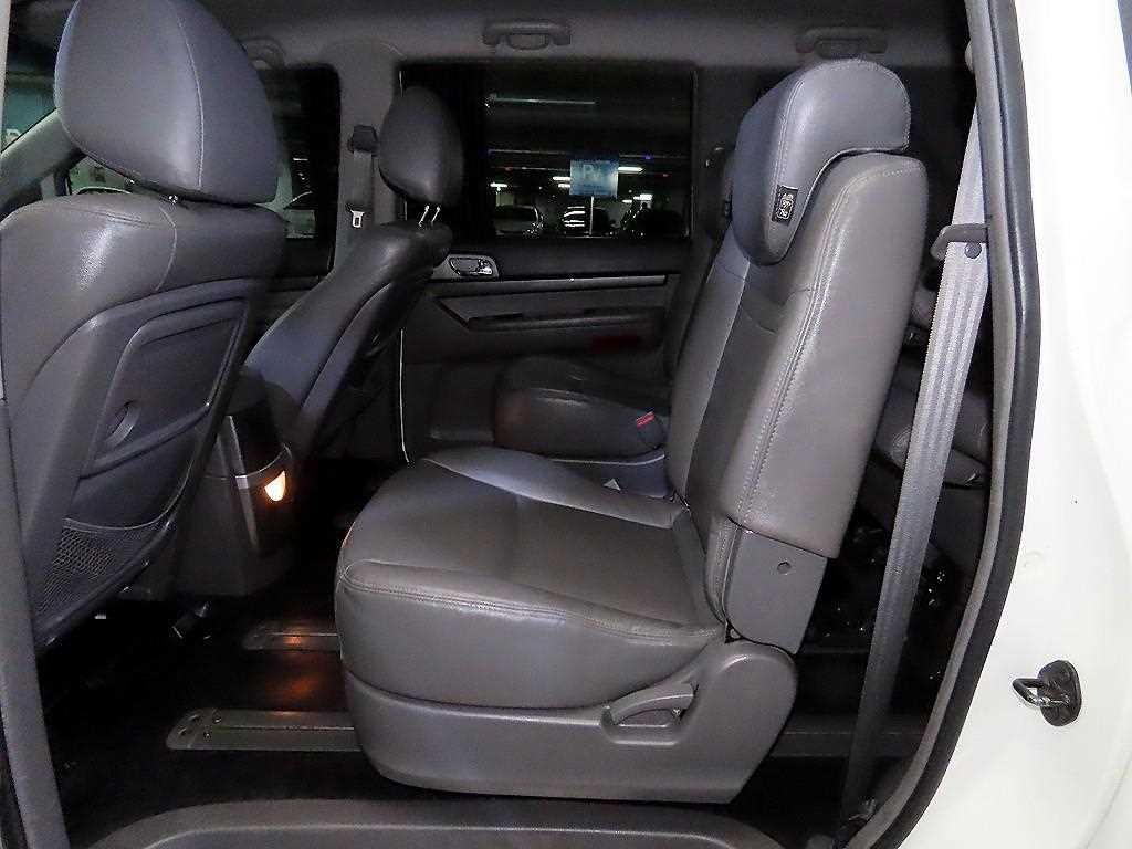 KG모빌리티(쌍용) 코란도 코란도투리스모 4WD GT 9인승 이미지 7