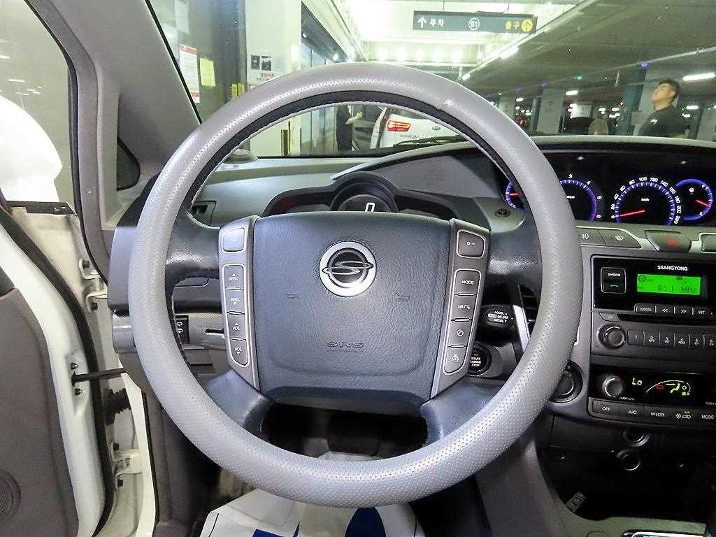 KG모빌리티(쌍용) 코란도 코란도투리스모 4WD GT 9인승 이미지 8