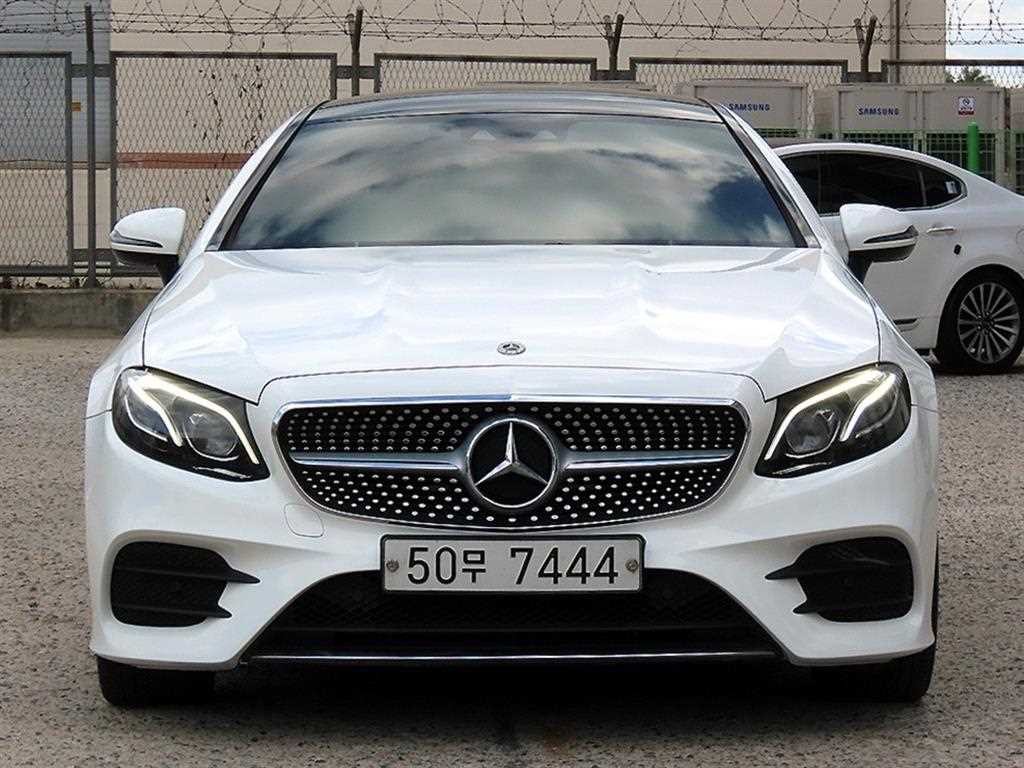 벤츠 E 클래스 E-클래스 W213 E220d 쿠페 이미지 1