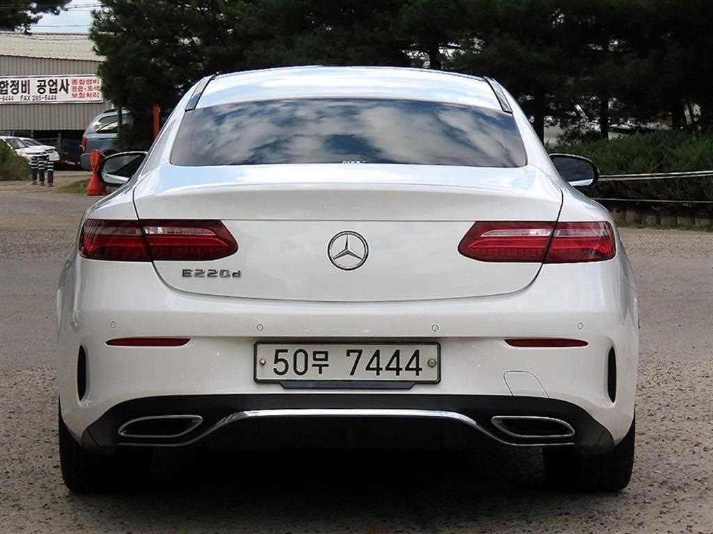 벤츠 E 클래스 E-클래스 W213 E220d 쿠페 이미지 4