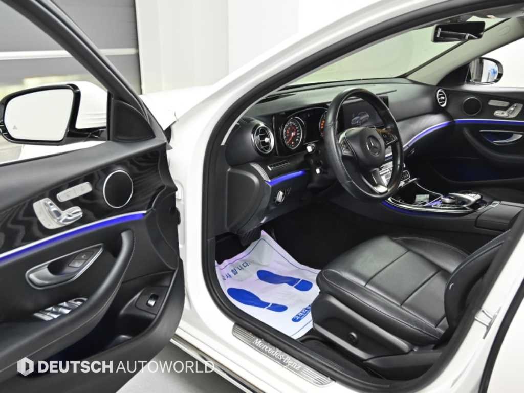벤츠 E 클래스 E-클래스 W213 E220d 아방가르드 이미지 11