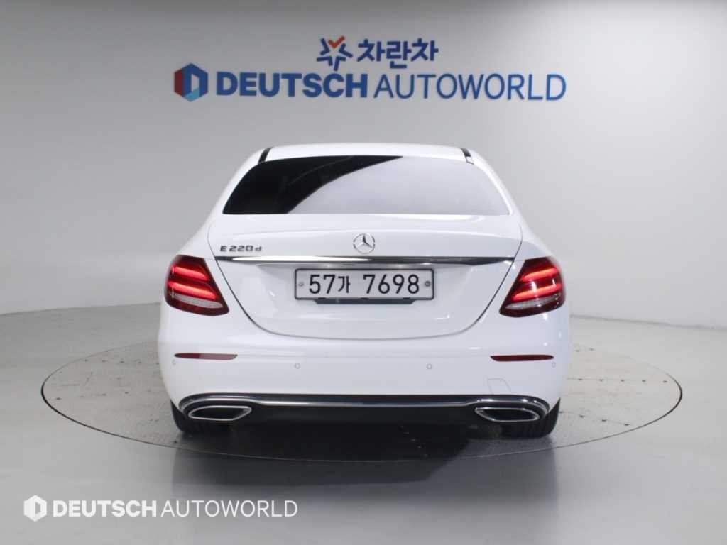 벤츠 E 클래스 E-클래스 W213 E220d 아방가르드 이미지 4