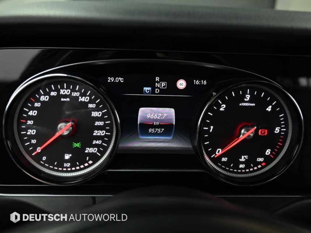 벤츠 E 클래스 E-클래스 W213 E220d 아방가르드 이미지 8