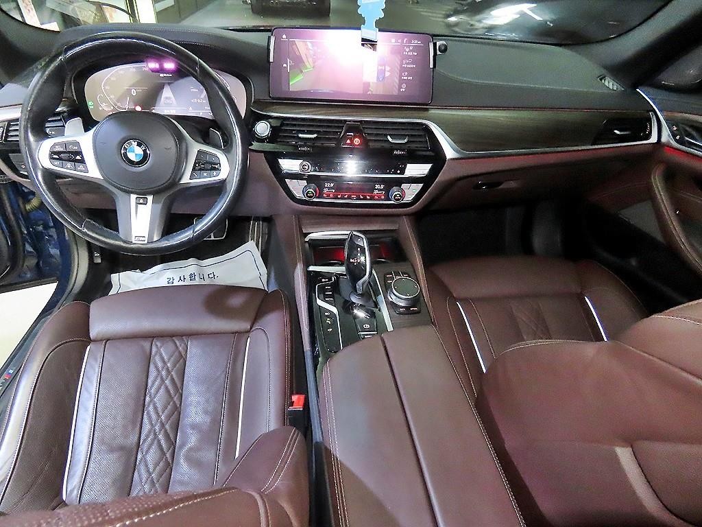 BMW 5시리즈 5시리즈 (G30) 530e M 스포츠 이미지 10