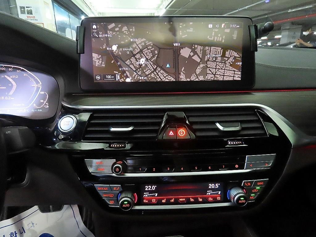 BMW 5시리즈 5시리즈 (G30) 530e M 스포츠 이미지 11