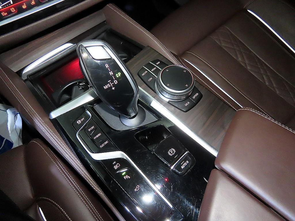 BMW 5시리즈 5시리즈 (G30) 530e M 스포츠 이미지 12