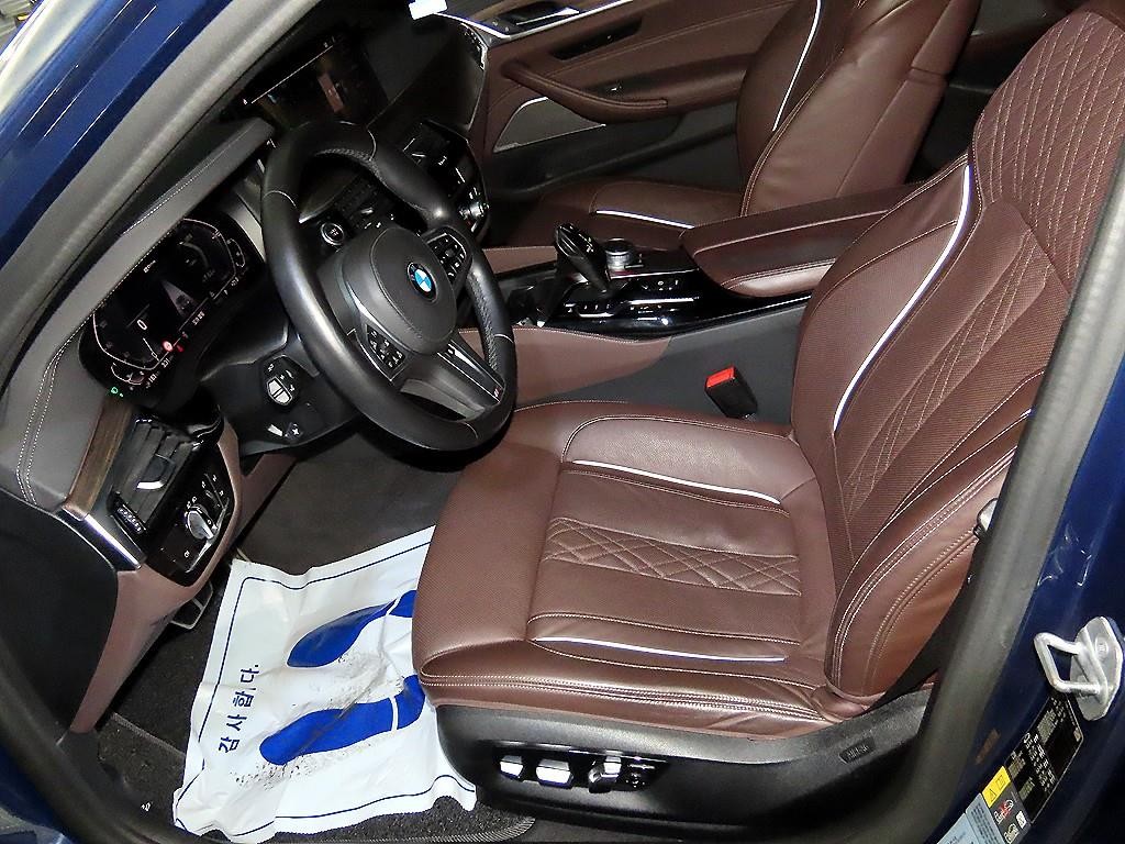 BMW 5시리즈 5시리즈 (G30) 530e M 스포츠 이미지 6