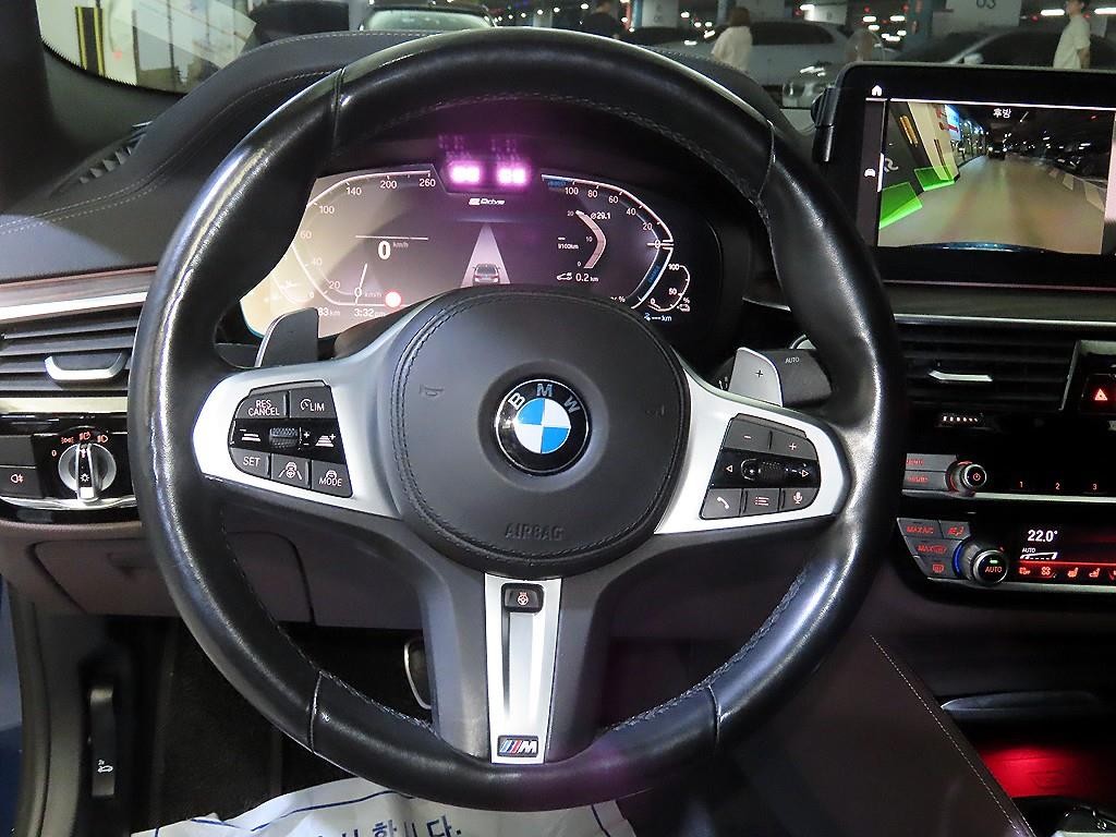 BMW 5시리즈 5시리즈 (G30) 530e M 스포츠 이미지 8