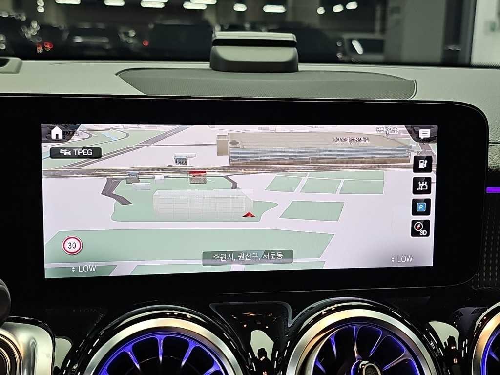 벤츠 EQB EQB (X243) EQB 300 4MATIC AMG 라인 이미지 14