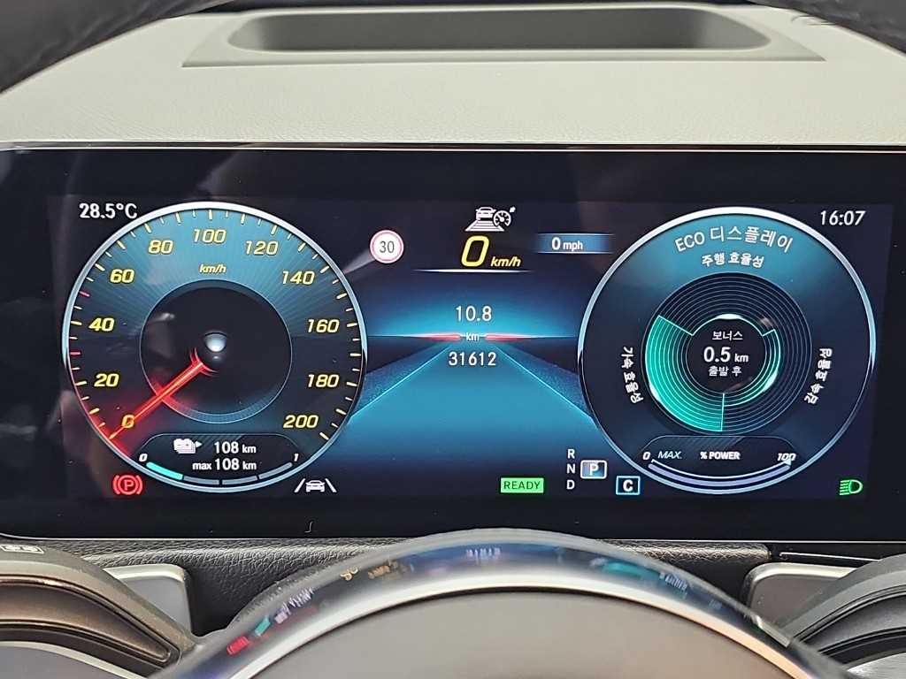 벤츠 EQB EQB (X243) EQB 300 4MATIC AMG 라인 이미지 6