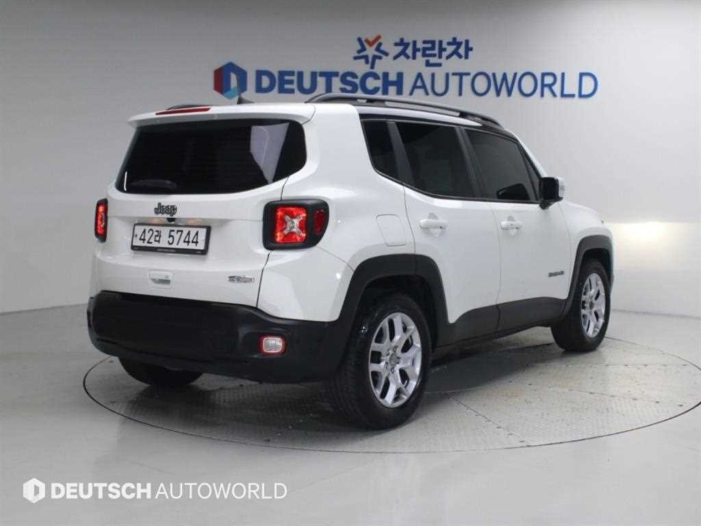 지프 레니게이드 2.4 론지튜드 하이 이미지 2