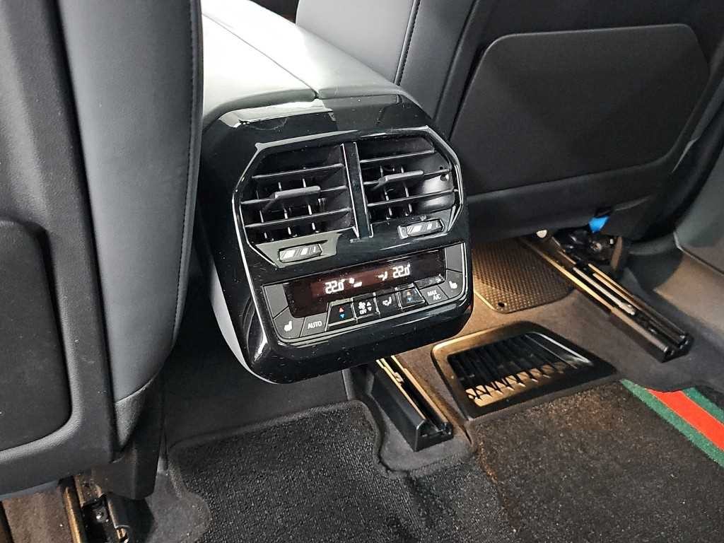 BMW iX xDrive 50 스포츠 플러스 이미지 13