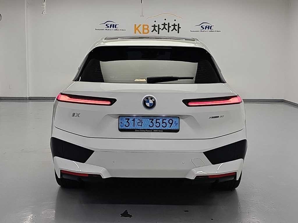 BMW iX xDrive 50 스포츠 플러스 이미지 3