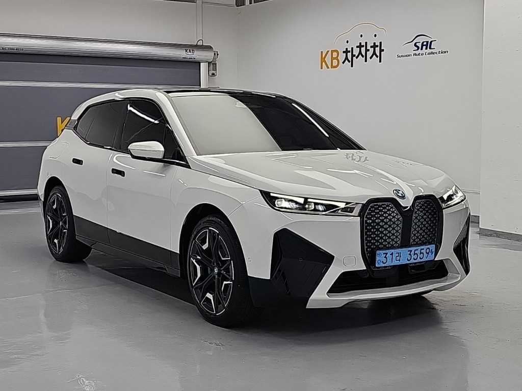 BMW iX xDrive 50 스포츠 플러스 이미지 4