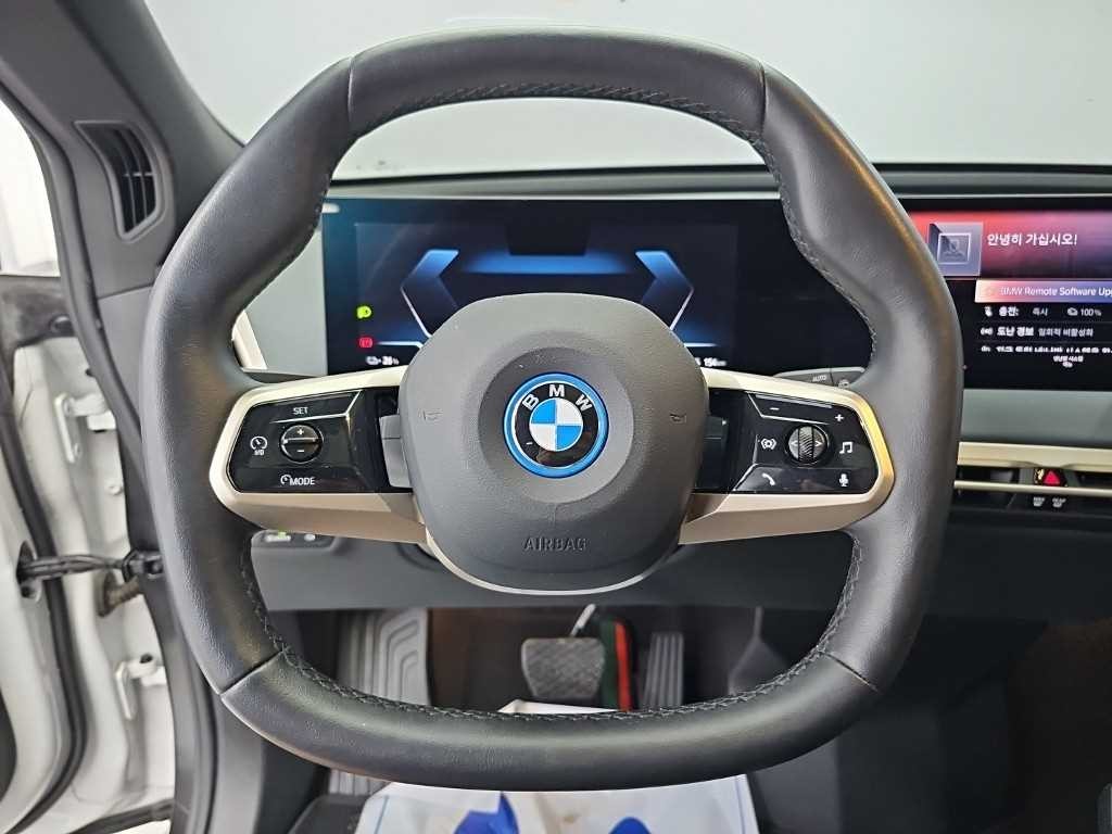 BMW iX xDrive 50 스포츠 플러스 이미지 9